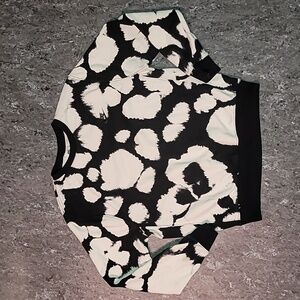 Nike. Embroidered. Crewneck. Streetwear.  Women's Size Medium